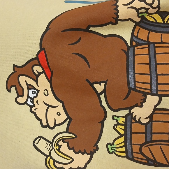 Donkey Kong Yellow Graphic shortsleeves T shirt Size Large NWT - Picture 5 of 8
